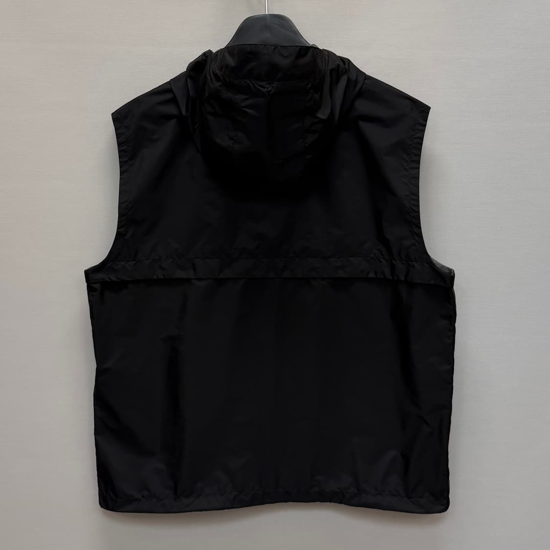 프라다 트라이앵글 로고 리나일론 조끼 (105)  상품이미지4