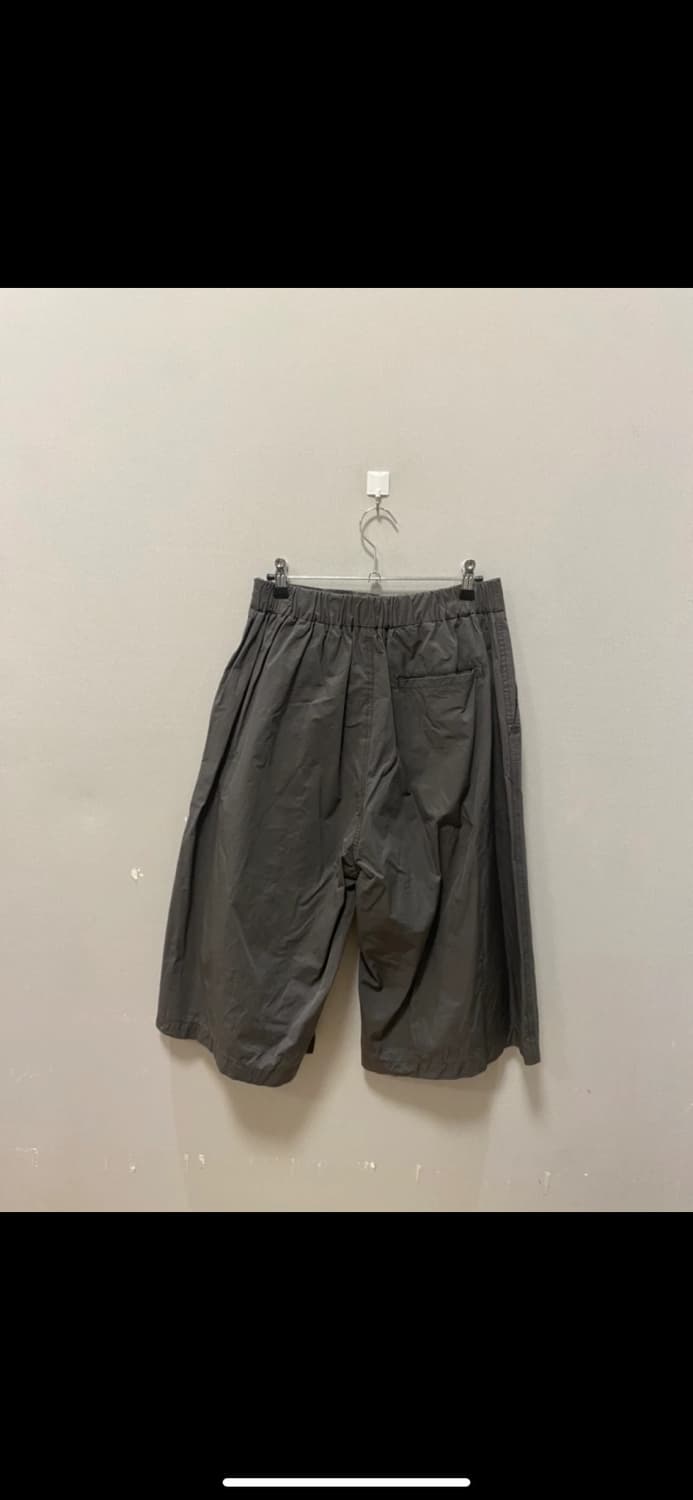 아모멘토 투턱 반바지 상품이미지2