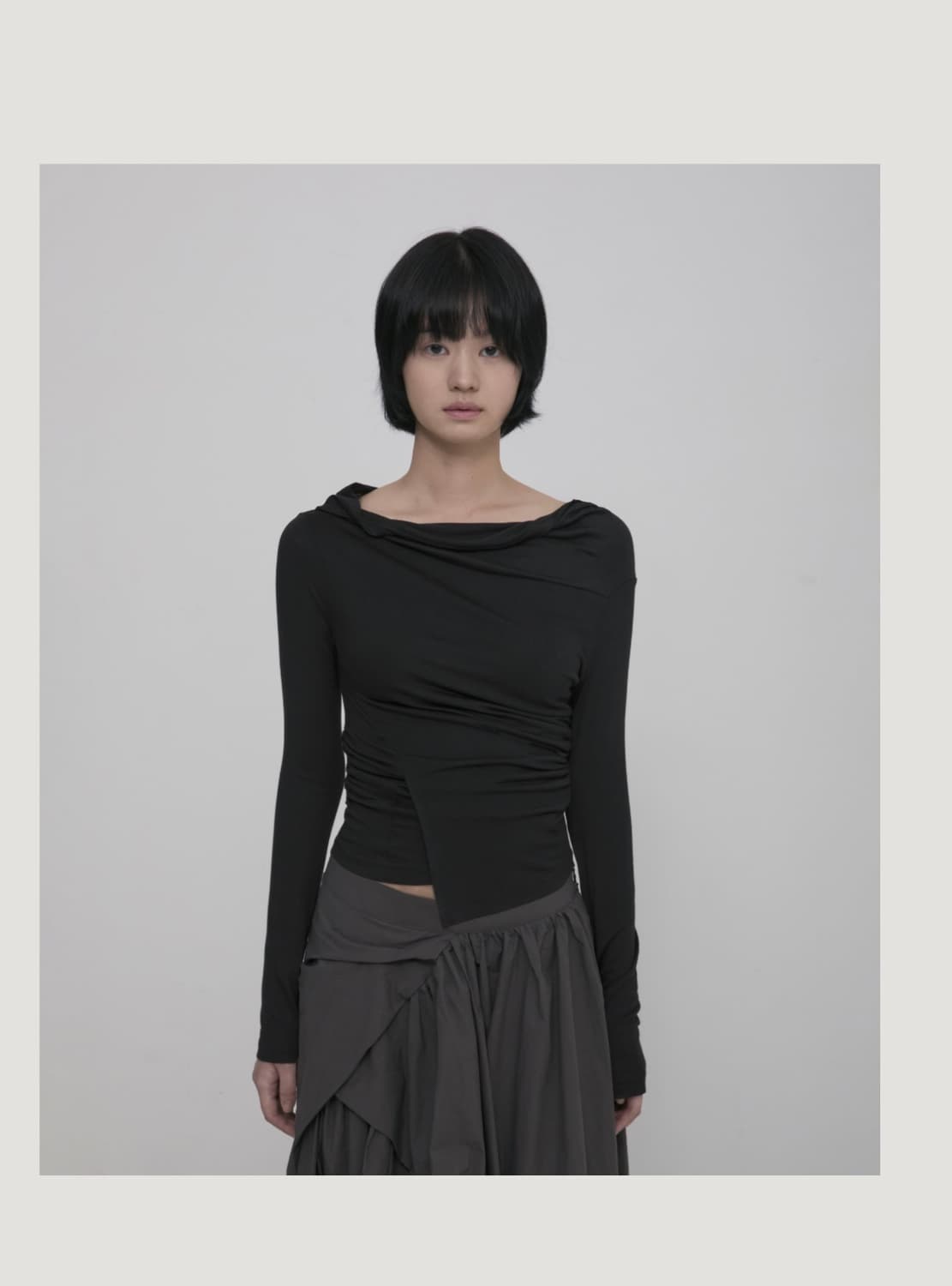 플레어업 드레이프 원숄더 롱슬리브 블랙 상품이미지1