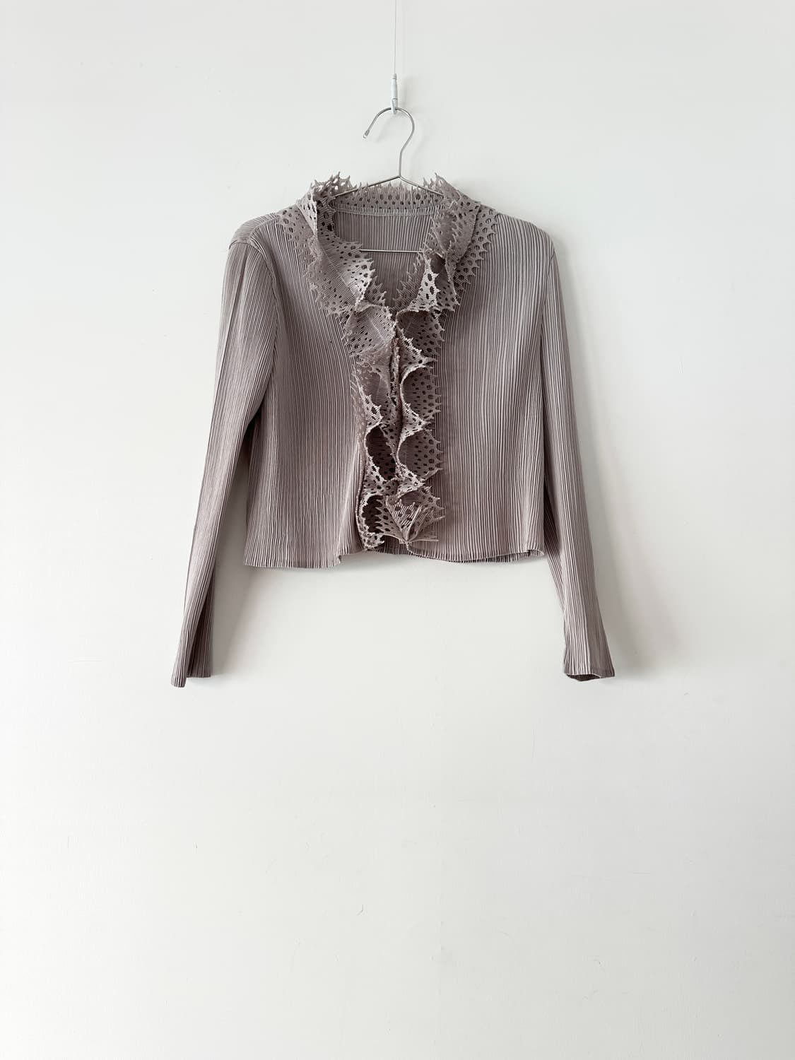 Art sculptural pleats cardigan / beige 상품이미지1