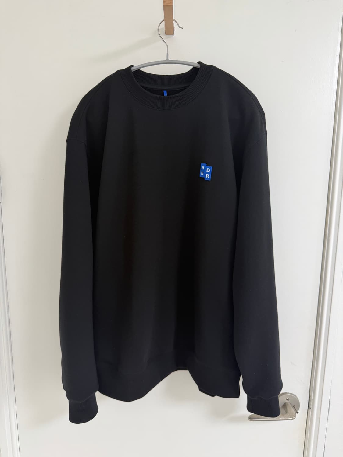 아더에러 맨투맨 판매합니다. 상품이미지1