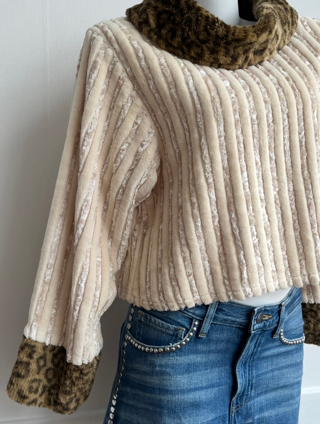 *SALE) No.9 레오파드 퍼카라 벨벳 크롭탑 상품이미지3