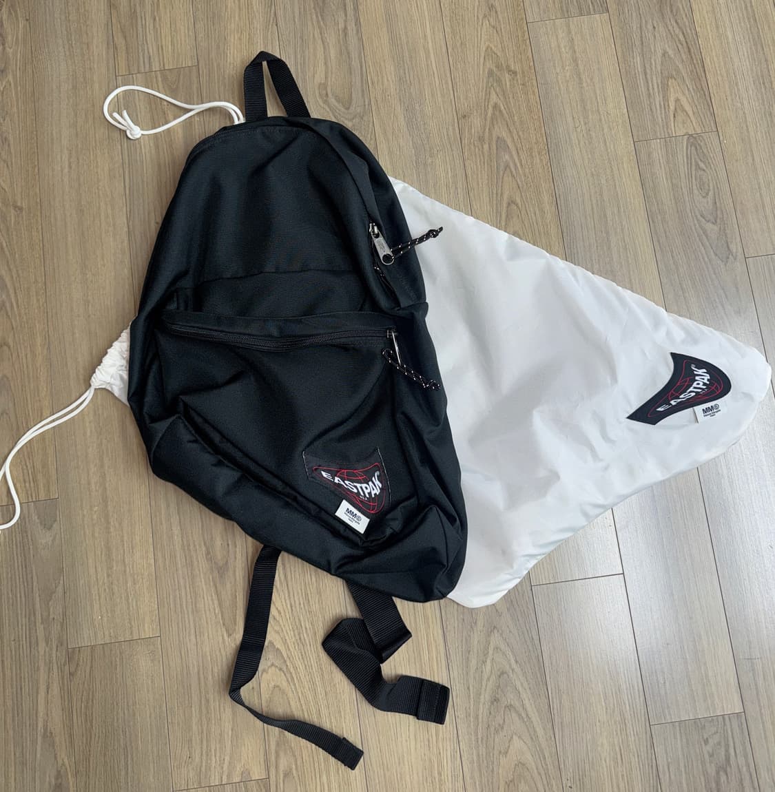 이스트팩 mm6 비대칭 백팩 상품이미지1