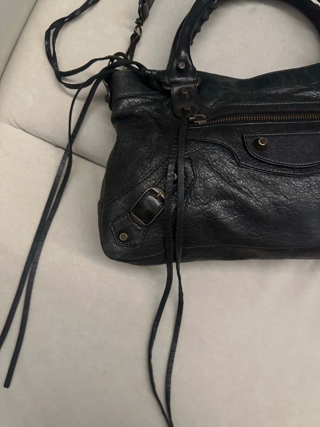 [A 정품] 발렌시아가 시티 모터백 퍼스트 블랙 상품이미지3