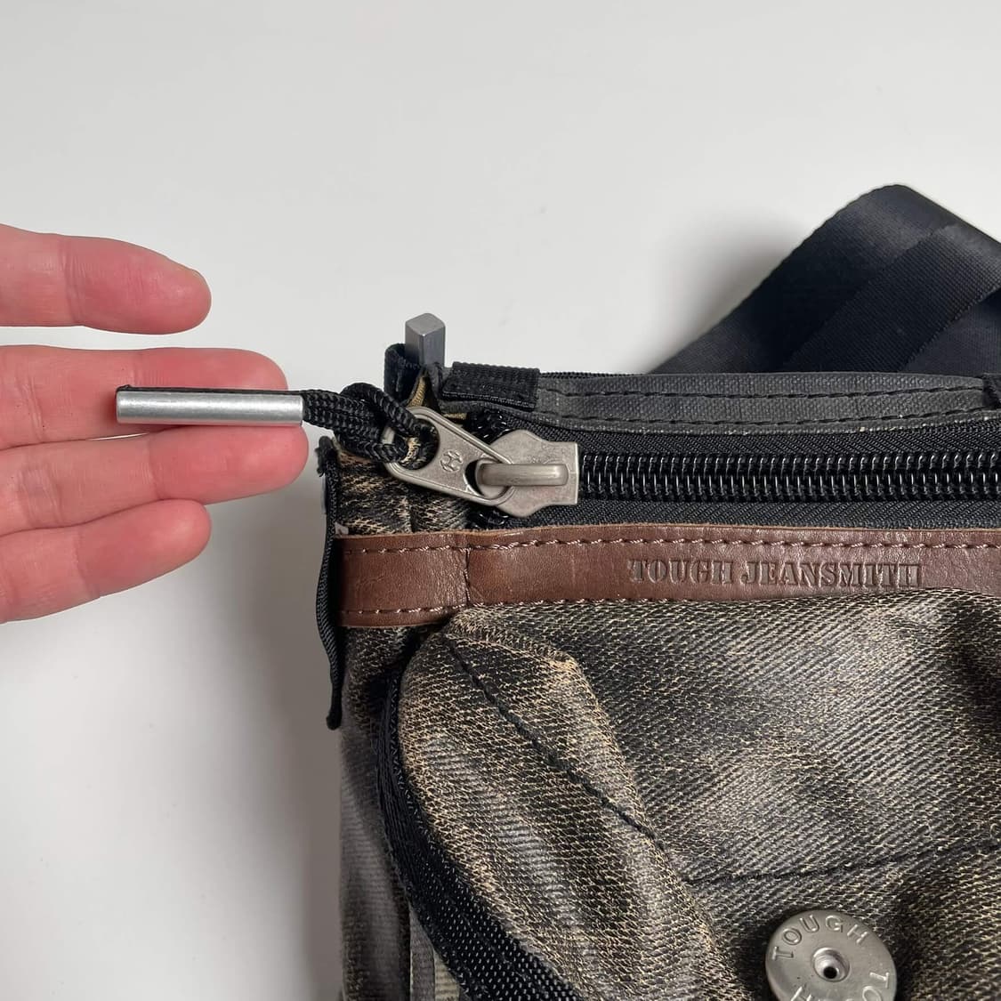 Tough jeansmith 캔버스 페인트 크로스백 상품이미지6