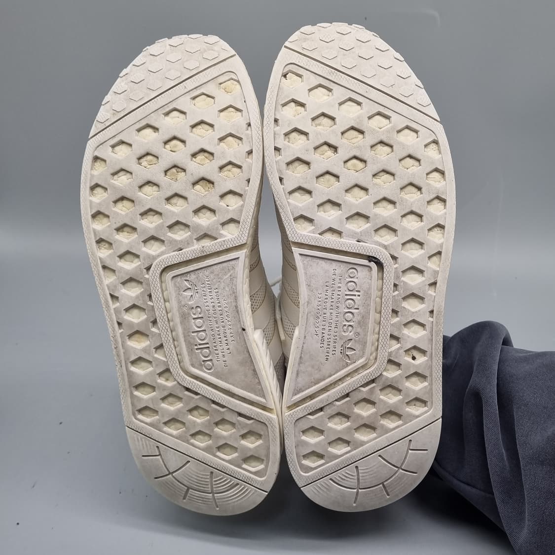 아디다스 NMD R1 남성운동화275 상품이미지3