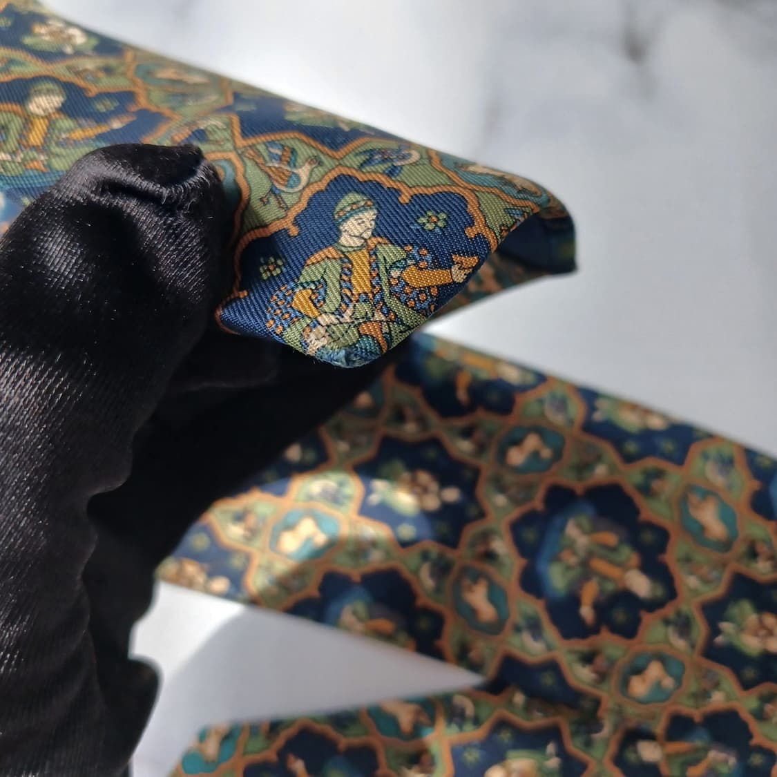살바토레페라가모 네이비오리엔탈 패턴 넥타이 9.3cm A~B등급 E956 상품이미지8