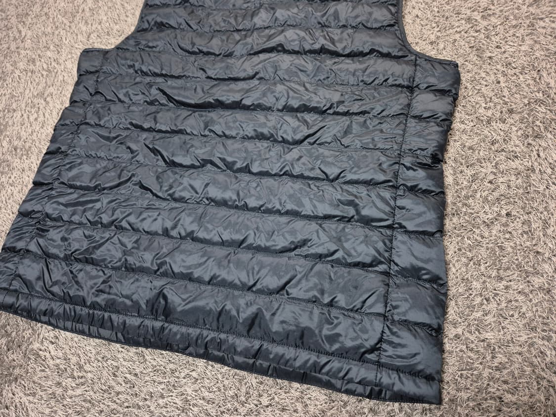 유니클로 남성 경량 다운 패딩 조끼 L 상품이미지5