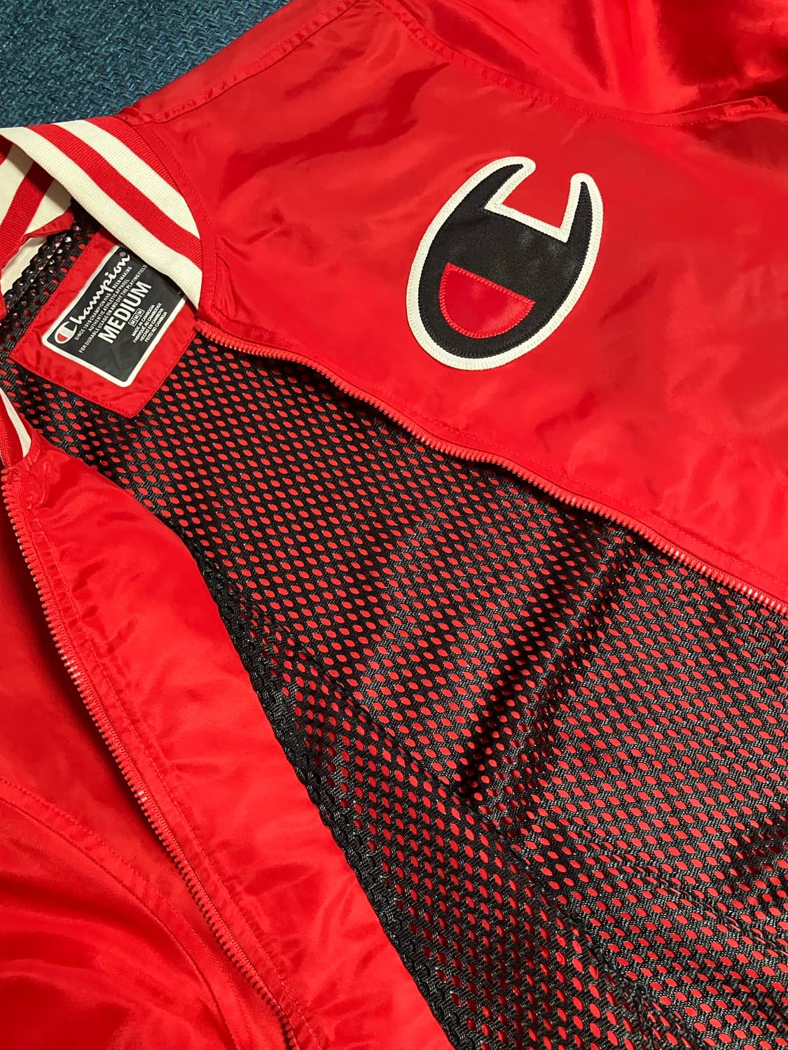 챔피온 레드 빅로고 패치 디테일 바시티 자켓 상품이미지4