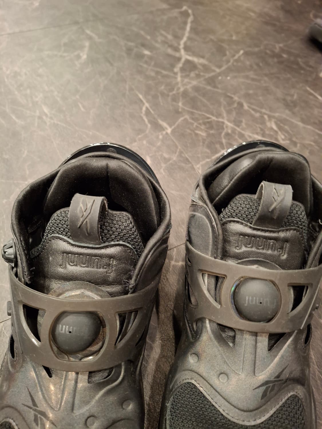 (마지막특가) 쥰지 리복 콜라보 스니커즈 블랙 240 상품이미지4