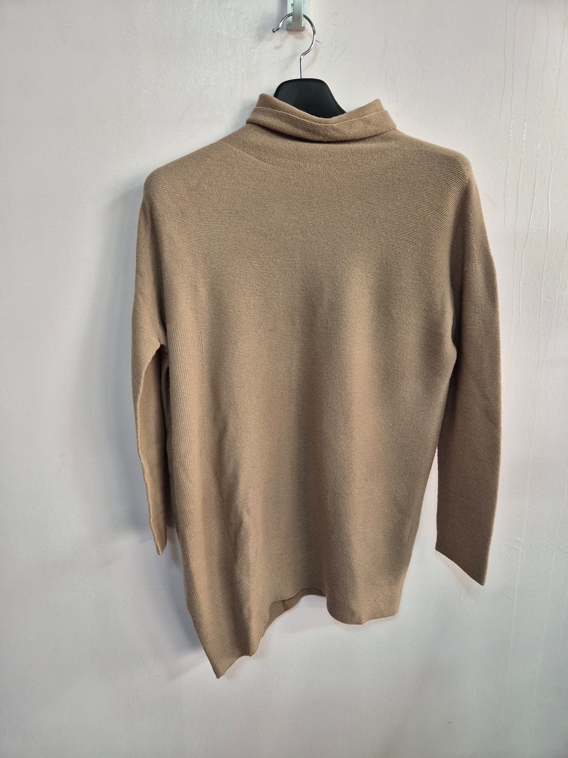 lebelge 베이지색 터틀넥 니트 스웨터 상품이미지2