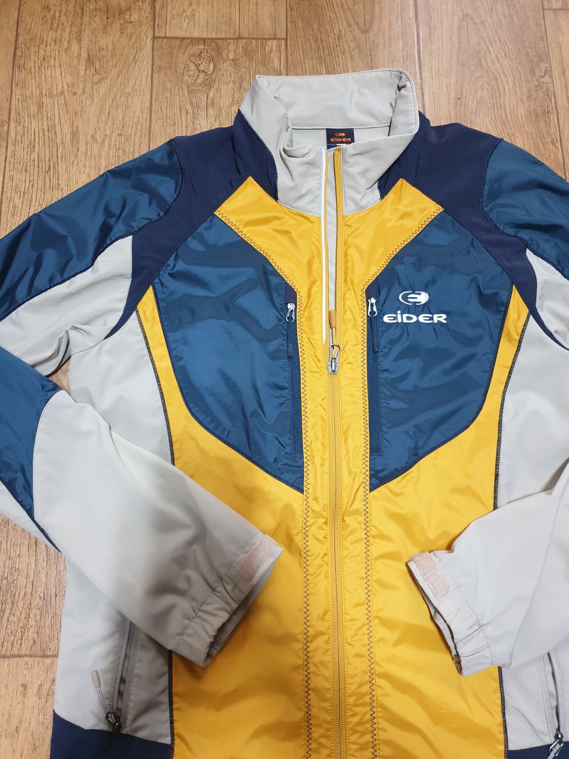 1014 아이더 아웃도어 바람막이 95 사이즈입니다 상품이미지4