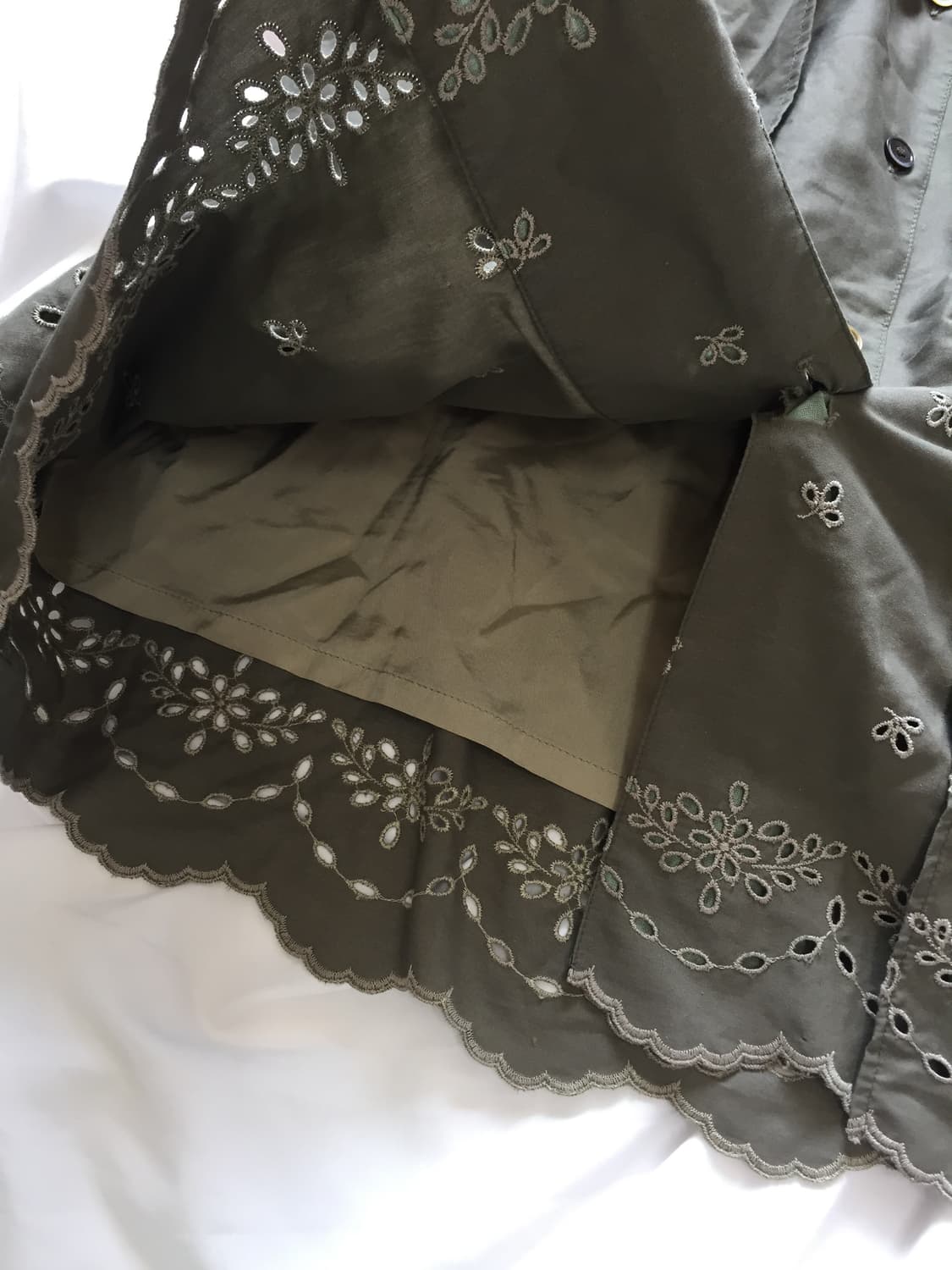 모리걸 꽃펀칭 단추스커트 상품이미지4