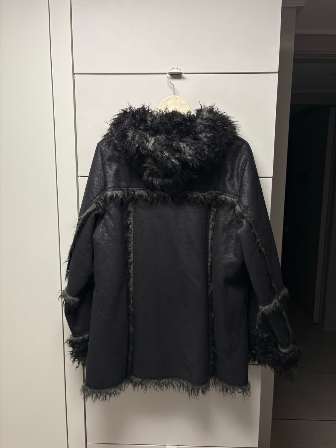 PERVERZE 퍼버즈 무스탕 후드 코트 상품이미지2