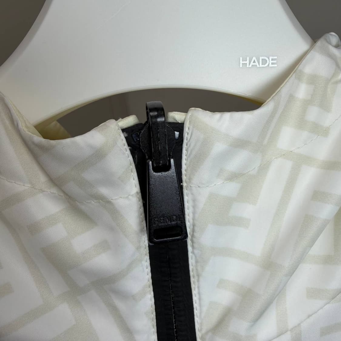 [정품] 펜디 FF로고 화이트 나일론 윈드브레이커 상품이미지10