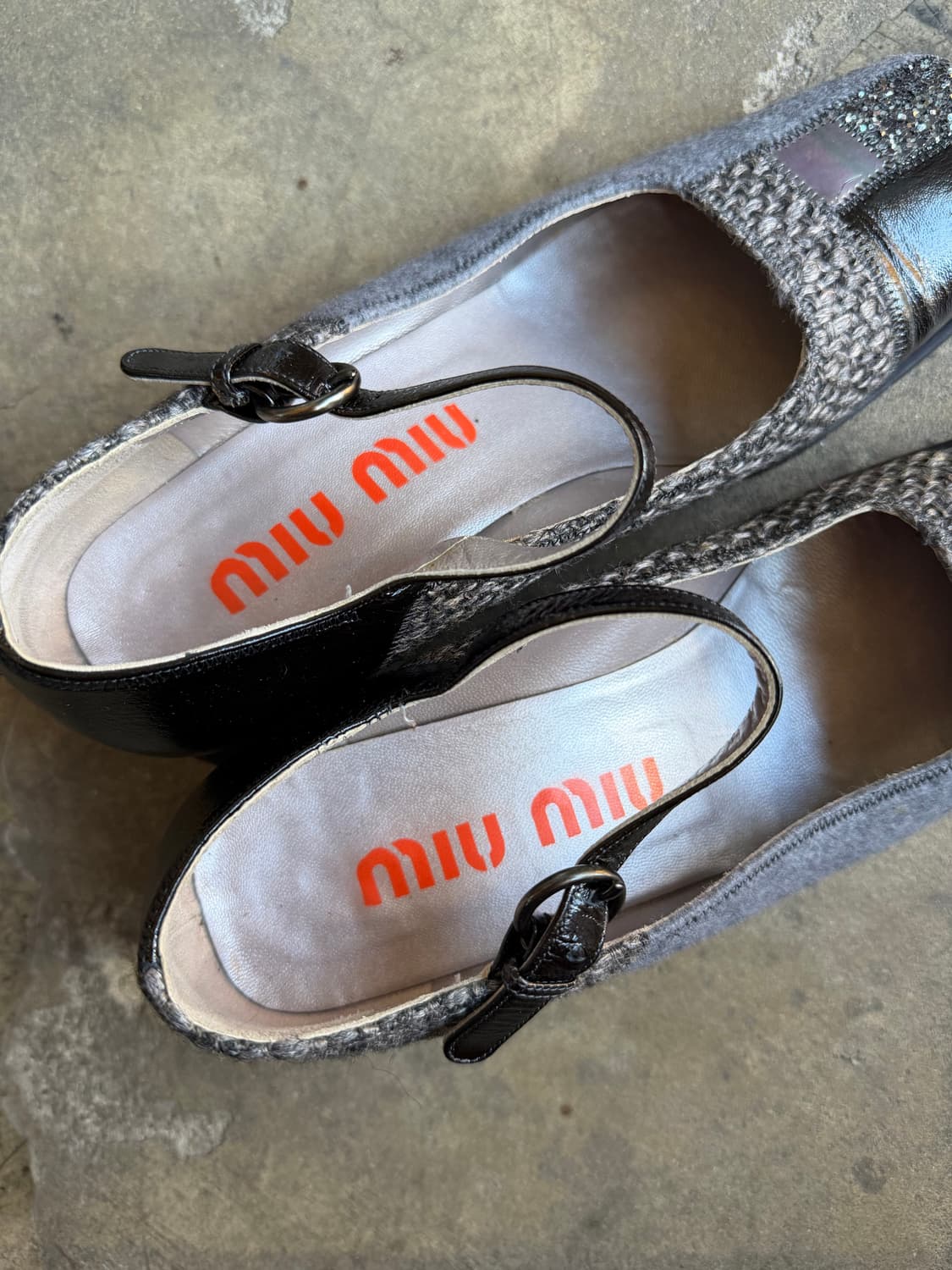 early 00s 미우 미우 그레이 스퀘어토 키튼힐 상품이미지5