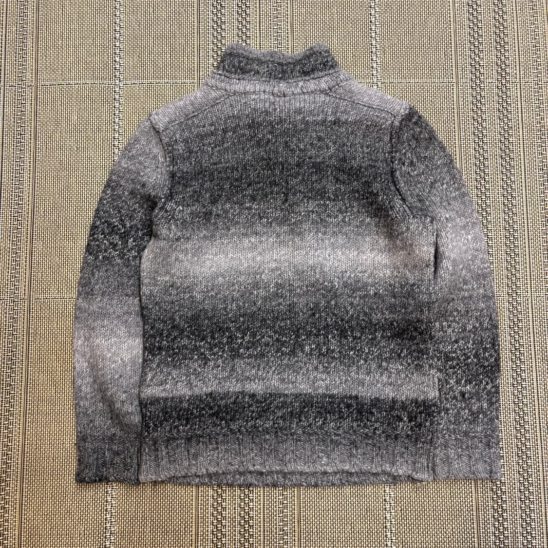 돌채 앤 가바나 그라데이션 그레이 터틀넥 스웨터 상품이미지5