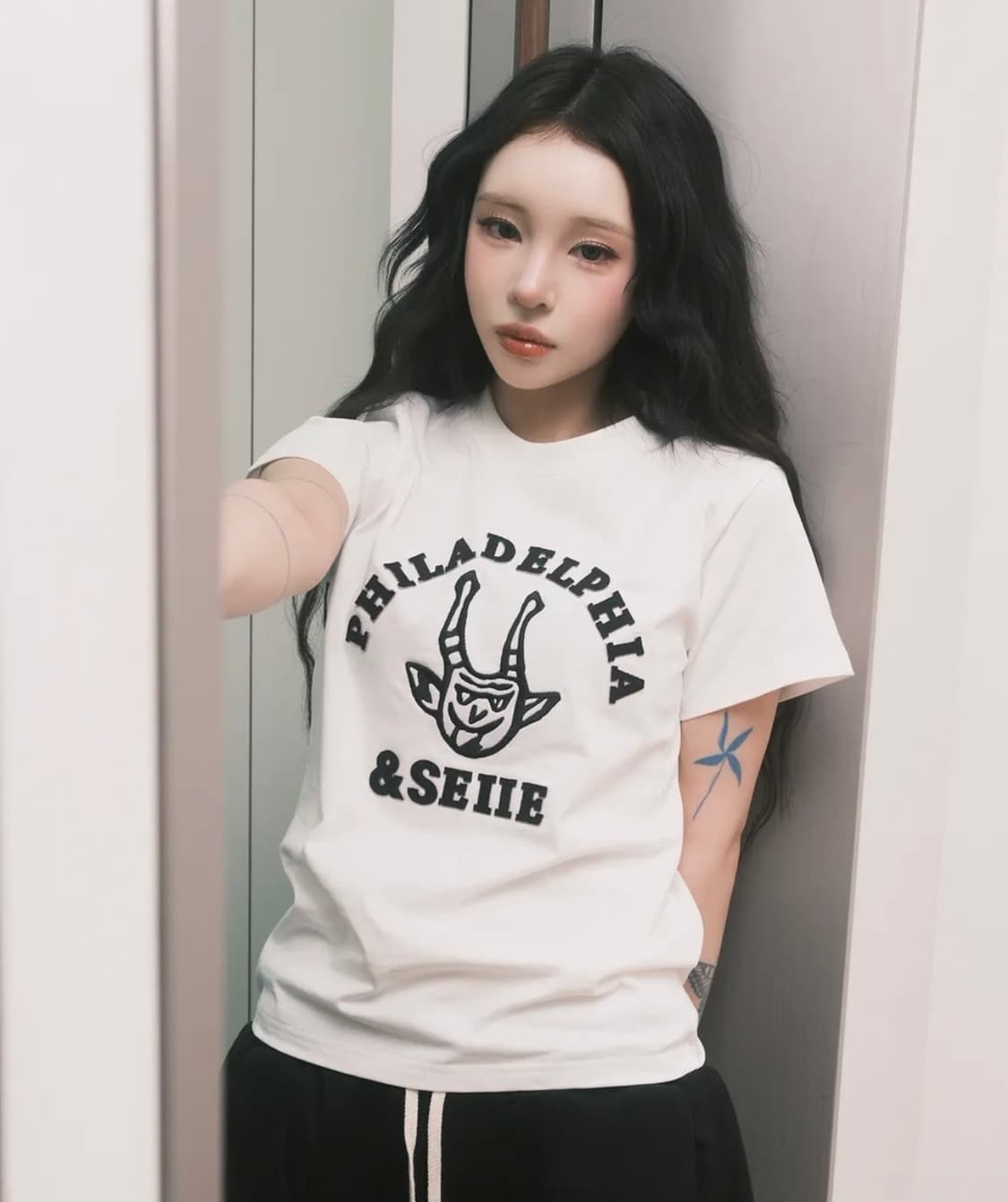 seiie 세이에 악마 슬림핏 아플리케 반팔 티셔츠 상품이미지1
