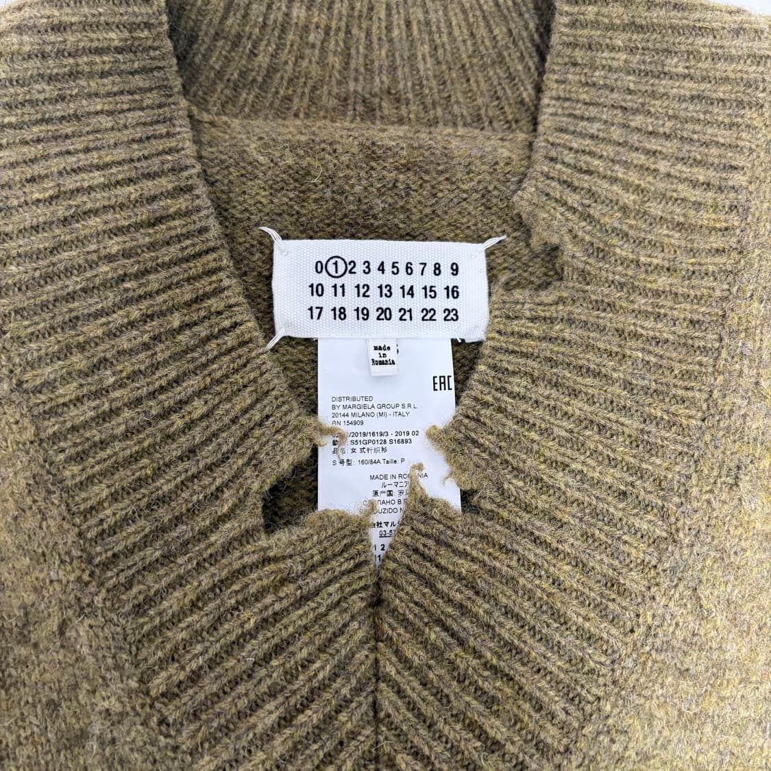 마르지엘라 디스트로이드 브이넥 스웨터 상품이미지2