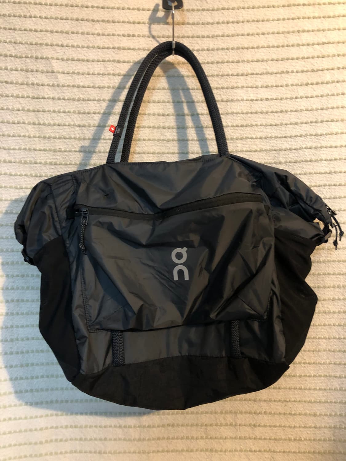 온러닝 트랙팩 35L 라이트 블랙 상품이미지1