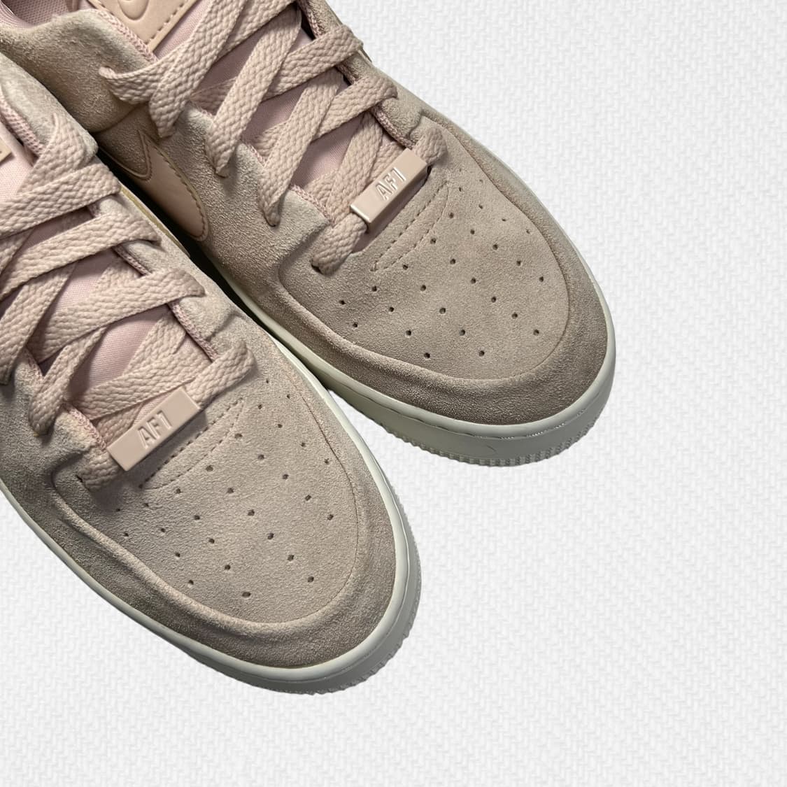 260 (W) 나이키 에어포스1 세이지 로우 파티클 베 상품이미지5