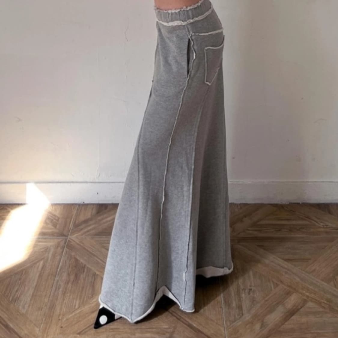 뉴뉴 텍스처서울 트레이닝 플레어 롱스커트 : 그레이 상품이미지4