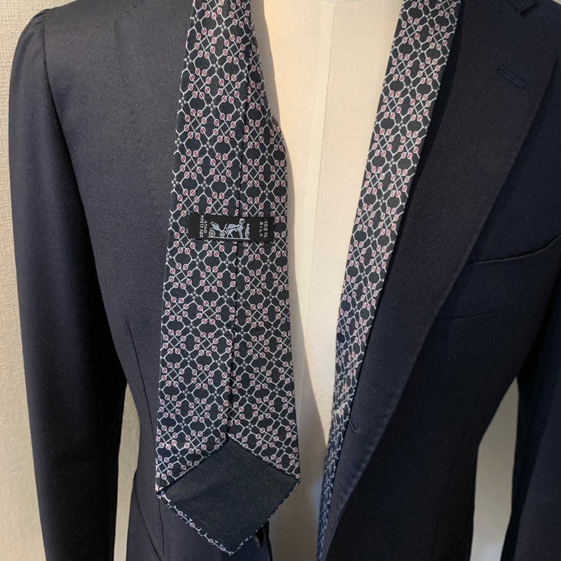 에르메스(HERMES) 블랙컬러 기하학적패턴 명품넥타이 최상급 A+ 상품이미지2