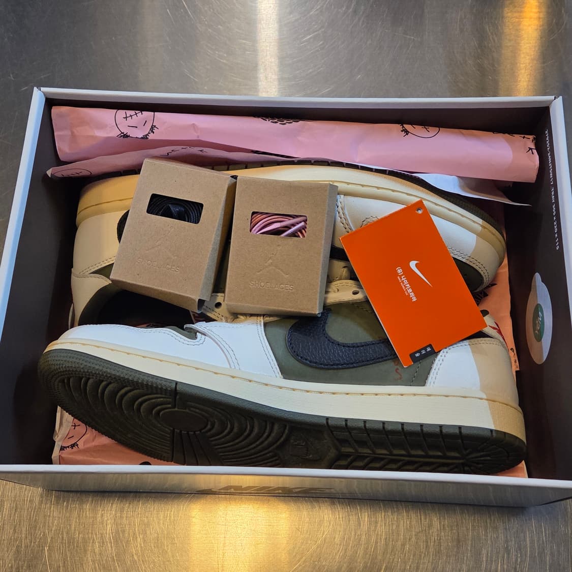 나이키 X 트래비스 스캇 조던1 로우 OG SP 리버스 올리브 (265) 상품이미지2