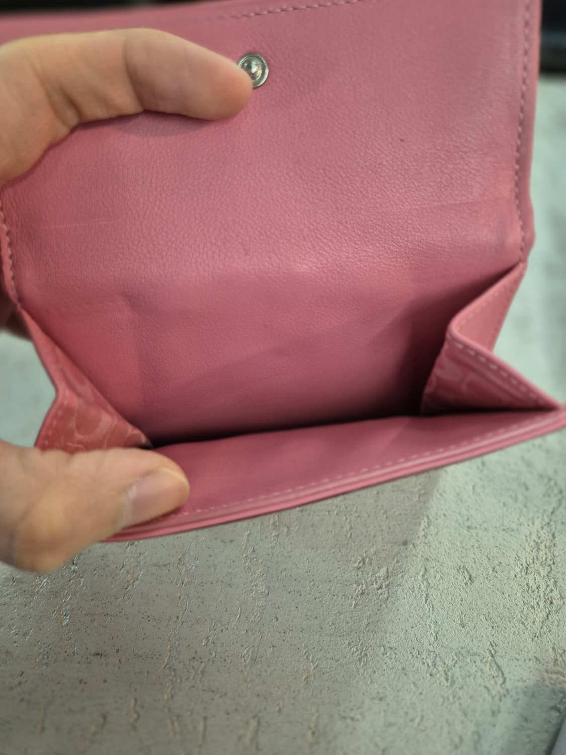 코치 여성 중지갑 플럼 핑크 상품이미지4