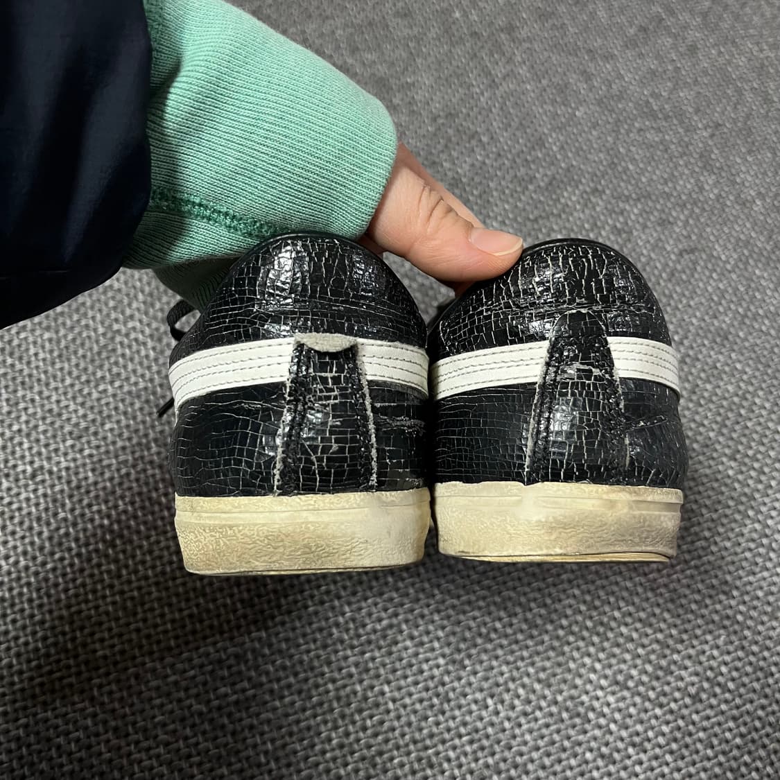 오니츠카 타이거 블랙 스니커즈 270 상품이미지5