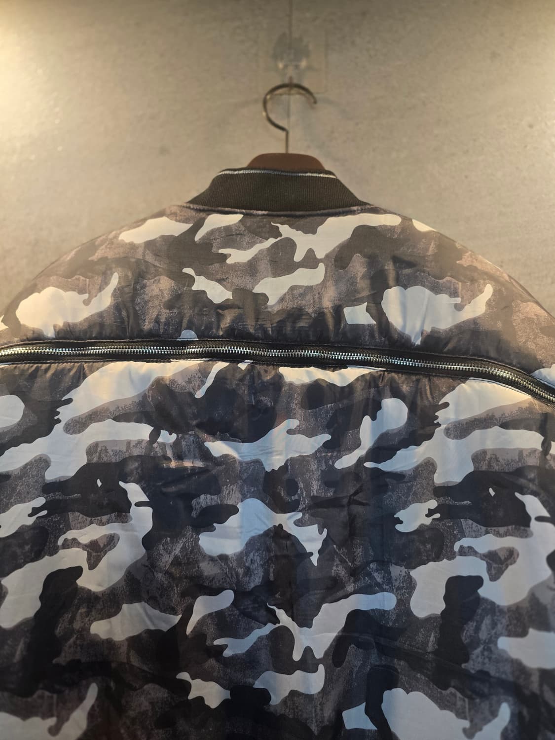 초력셔리 카모플라쥬. 봄버 자켓. 상품이미지6