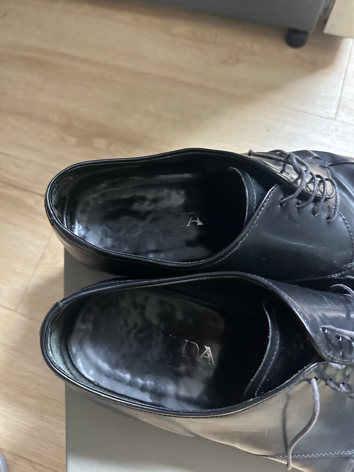 Prada 프라다 브러시드 레더 더비슈즈 레이스업 상품이미지2