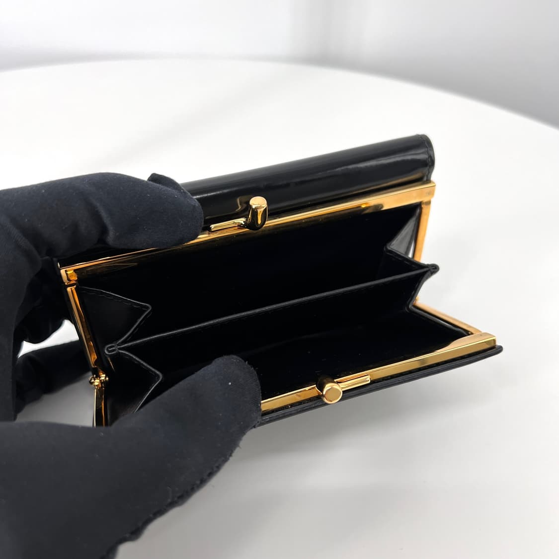 프라다 브러시드 삼각로고 중지갑 블랙 상품이미지9