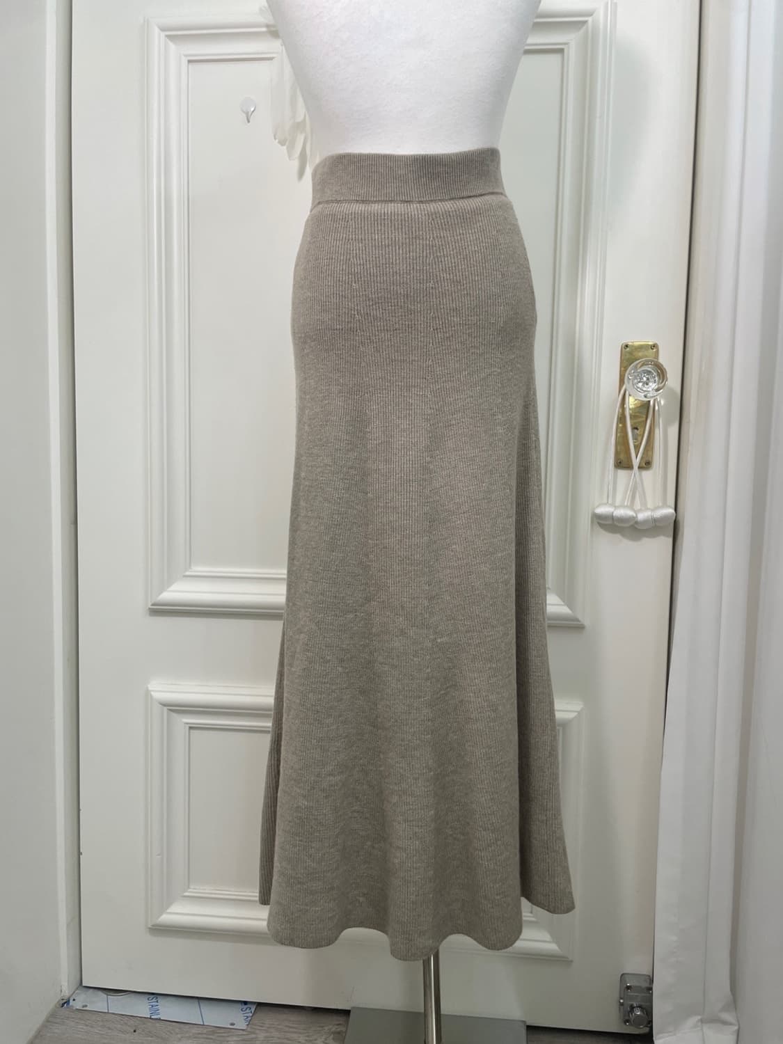 dark beige flare banding knit long skirt 상품이미지4