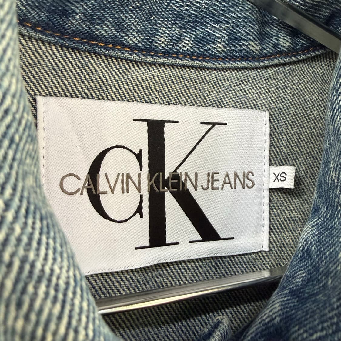 캘빈클라인 Jeans 워싱 오메가 스티치 데님 트러커 중청 자켓 상품이미지5