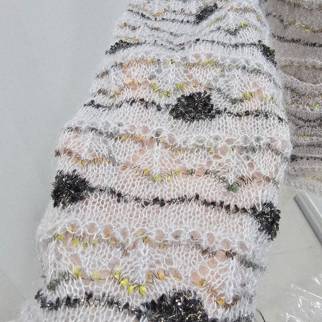 그레이 모헤어 자수 반짝이 스트라이프 가디건 상품이미지9