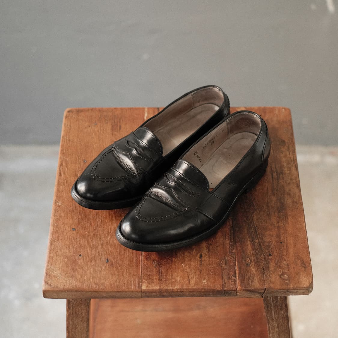 알든 681 6.5D(245사이즈) 블랙 카프 페니로퍼 상품이미지2