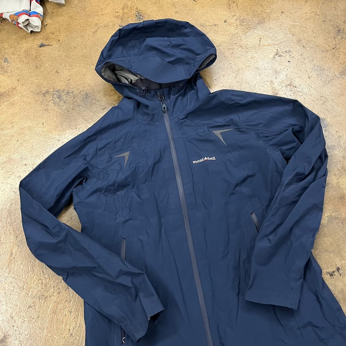 [정품/100] 몽벨 네이비 바람막이 후드 자켓 b17 상품이미지1