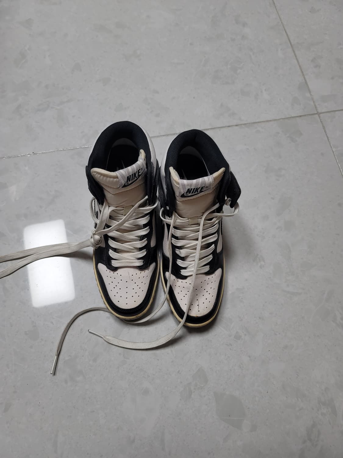 나이키 범고래 하이 220사이즈 새제품급이나 중창변색있음 
 상품이미지2