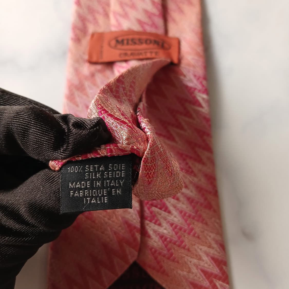 미쏘니 실크 핑크 지그재그 패턴 넥타이 9.7cm A+~A등급 E926
 상품이미지9