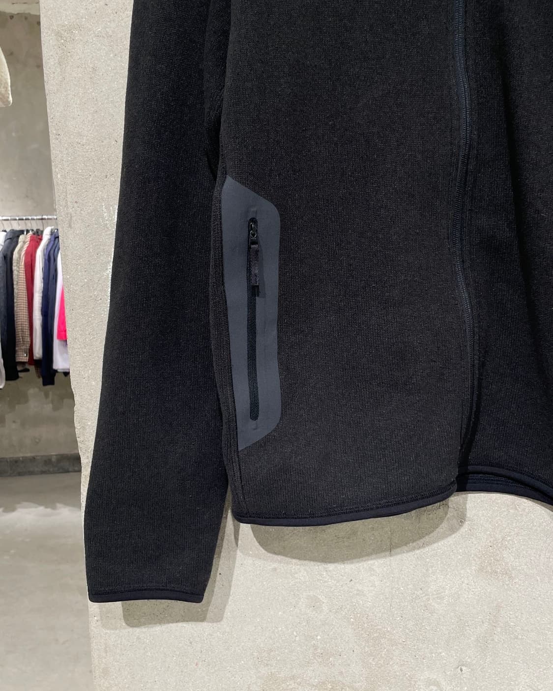 아크테릭스 맨즈 블랙 커버트 릴렉스드 핏 집업 자켓 상품이미지4