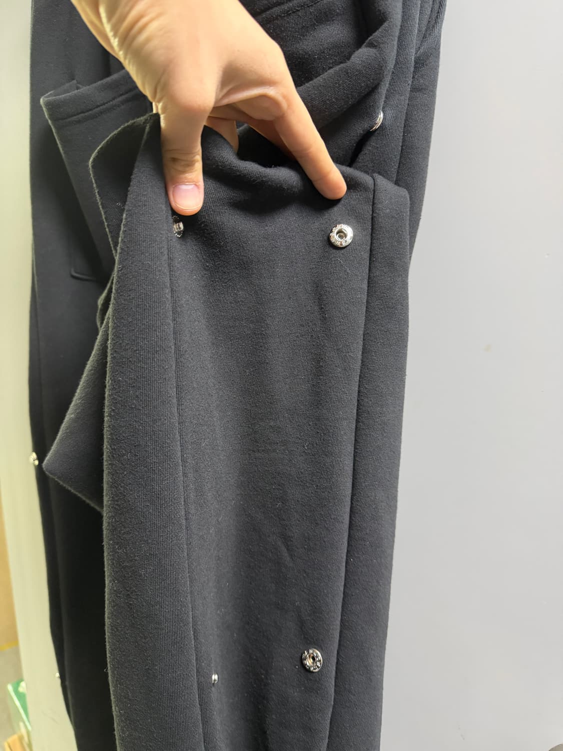 어텐션로우 사이드 스냅 와이드핏 트레이닝 팬츠 상품이미지4