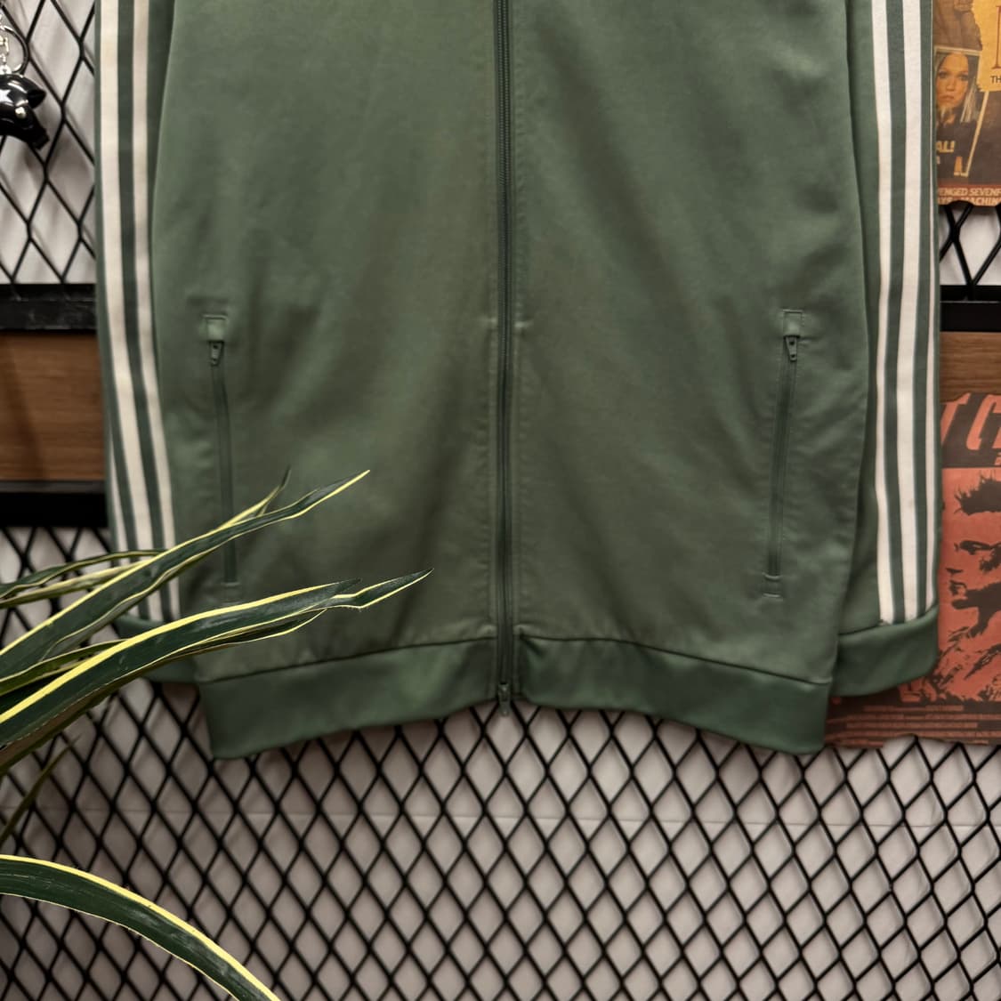 아디다스 오리지널 투웨이 트랙자켓 전면 로고 포인트 카키그린 상품이미지4