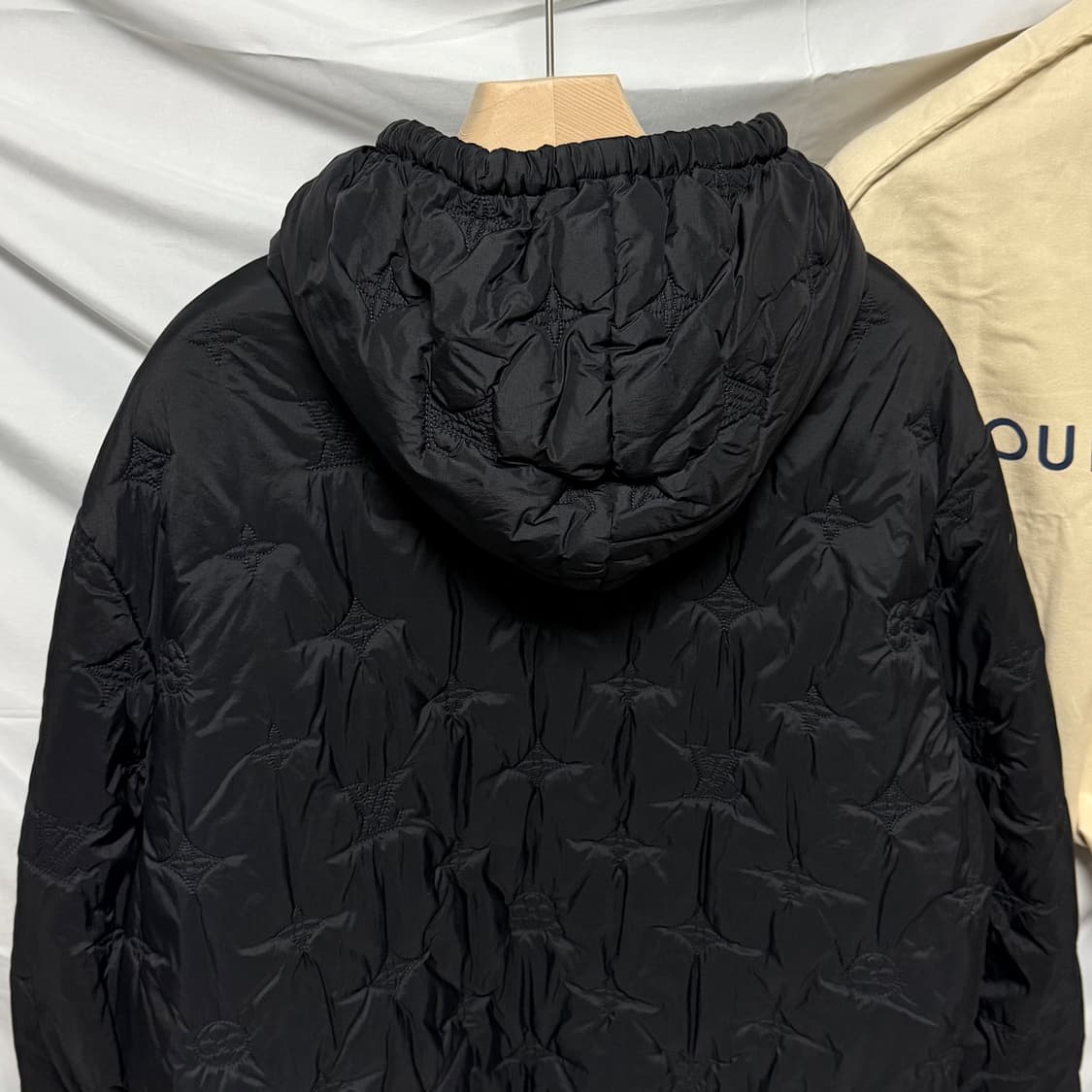 [S+급/56] 24FW 루이비통 모노그램 퀄티드 후드 패딩 자켓 블랙 상품이미지5
