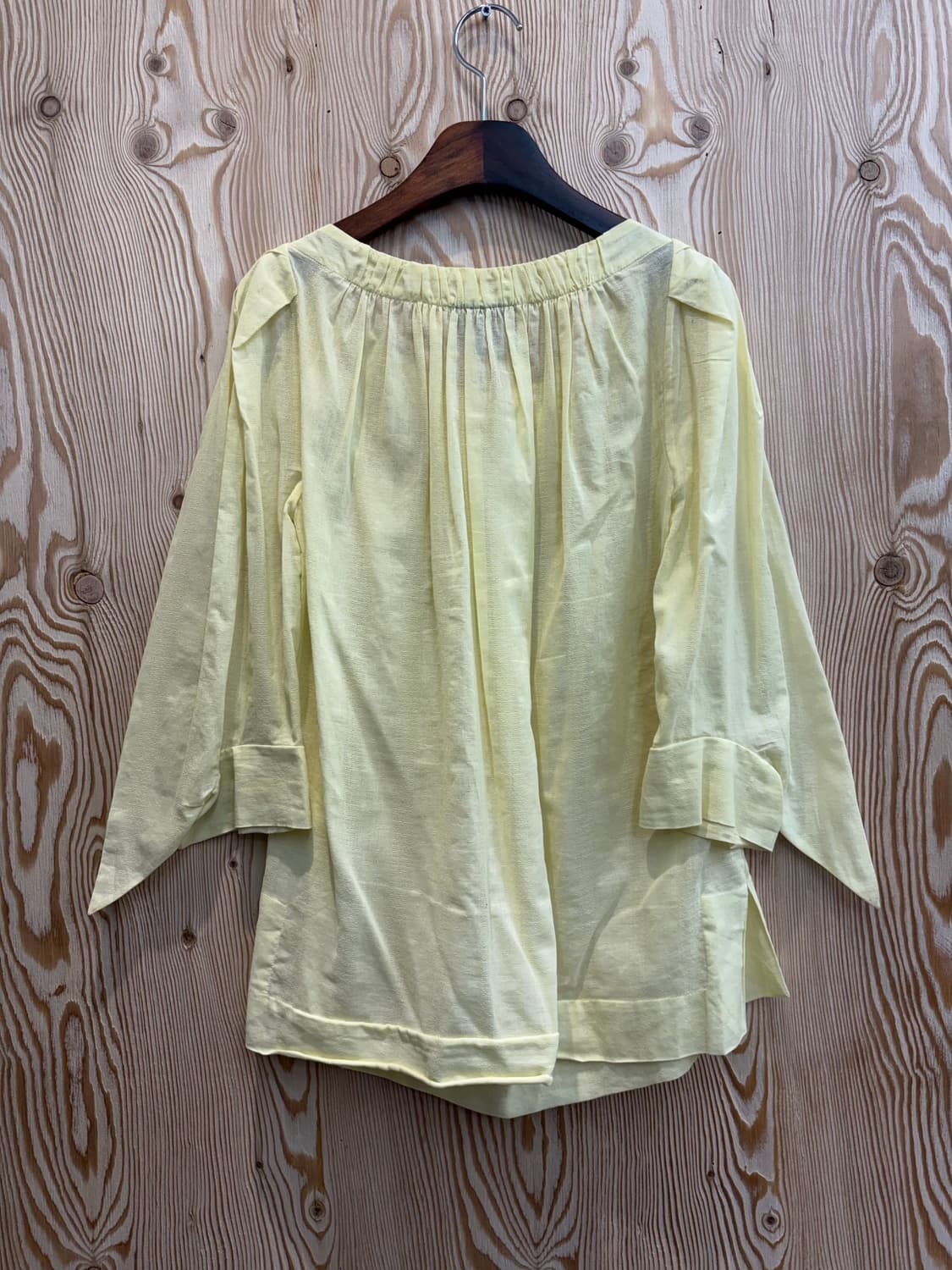 비비안 웨스트우드 오프숄더 셔링 블라우스 상품이미지3