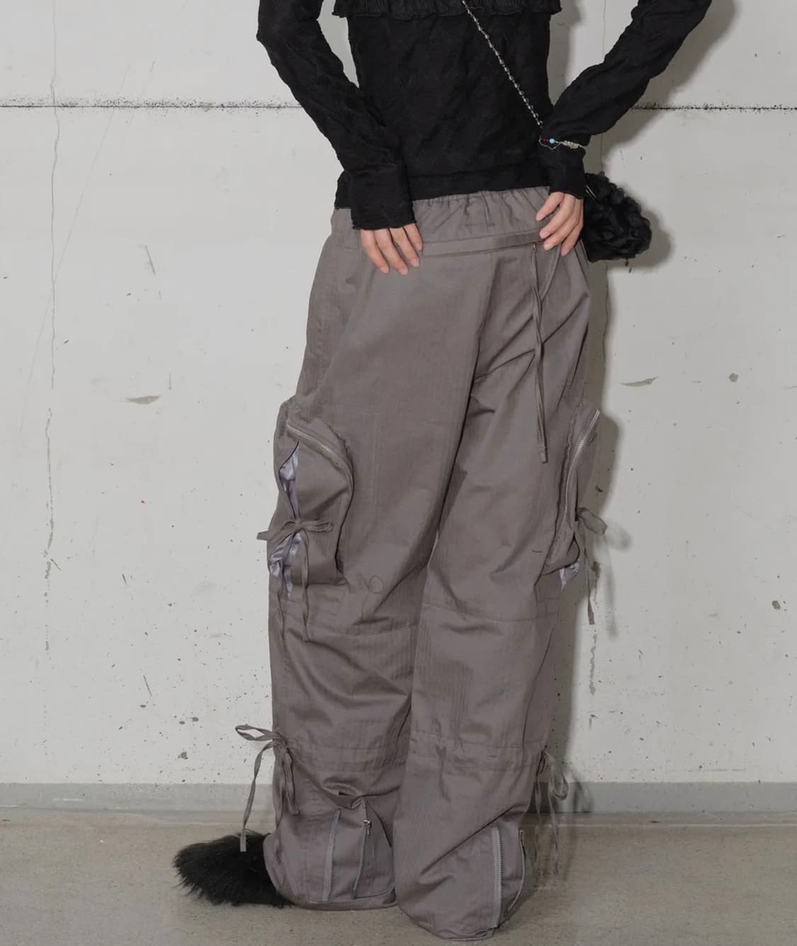 타입서비스 사이드 포켓 실루엣 팬츠 차콜 상품이미지1