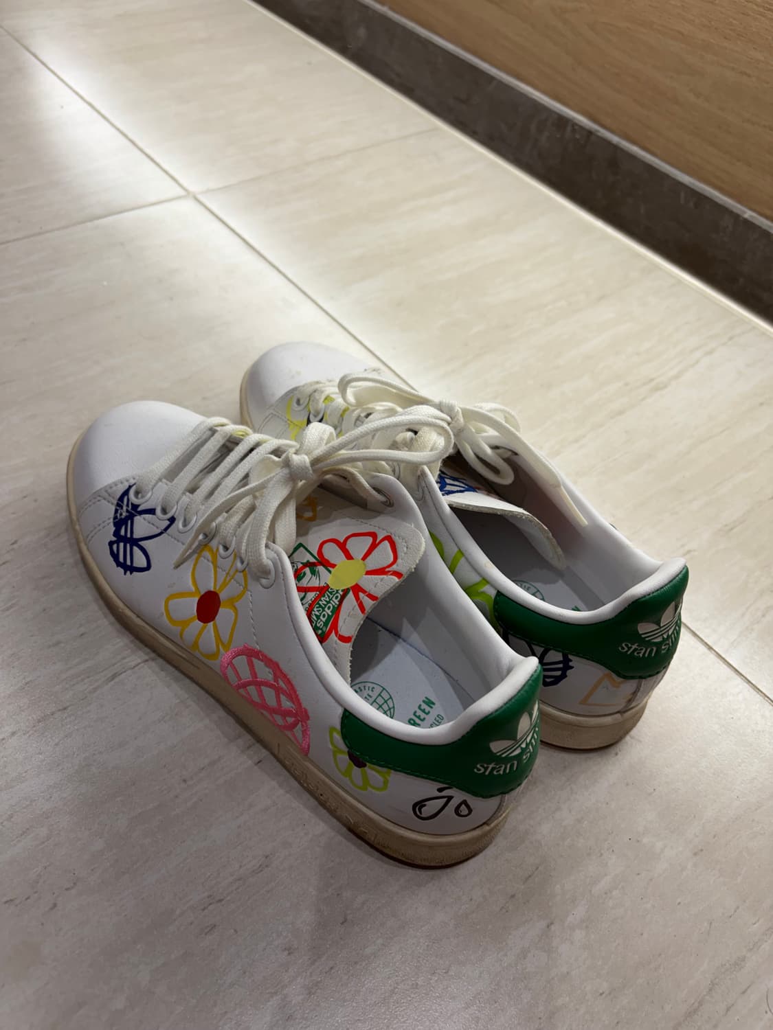 아디다스 스탠스미스 빅 낙서 스니커즈 상품이미지1