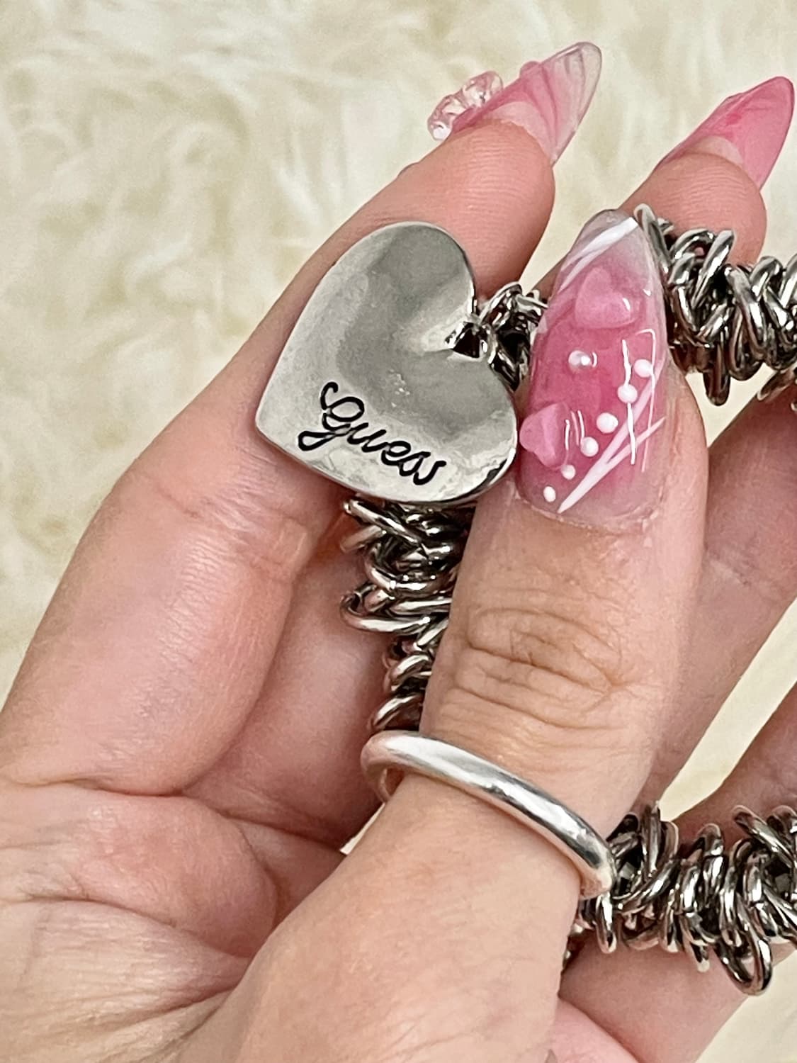 게스 하트 로고 실버 팔찌 상품이미지2