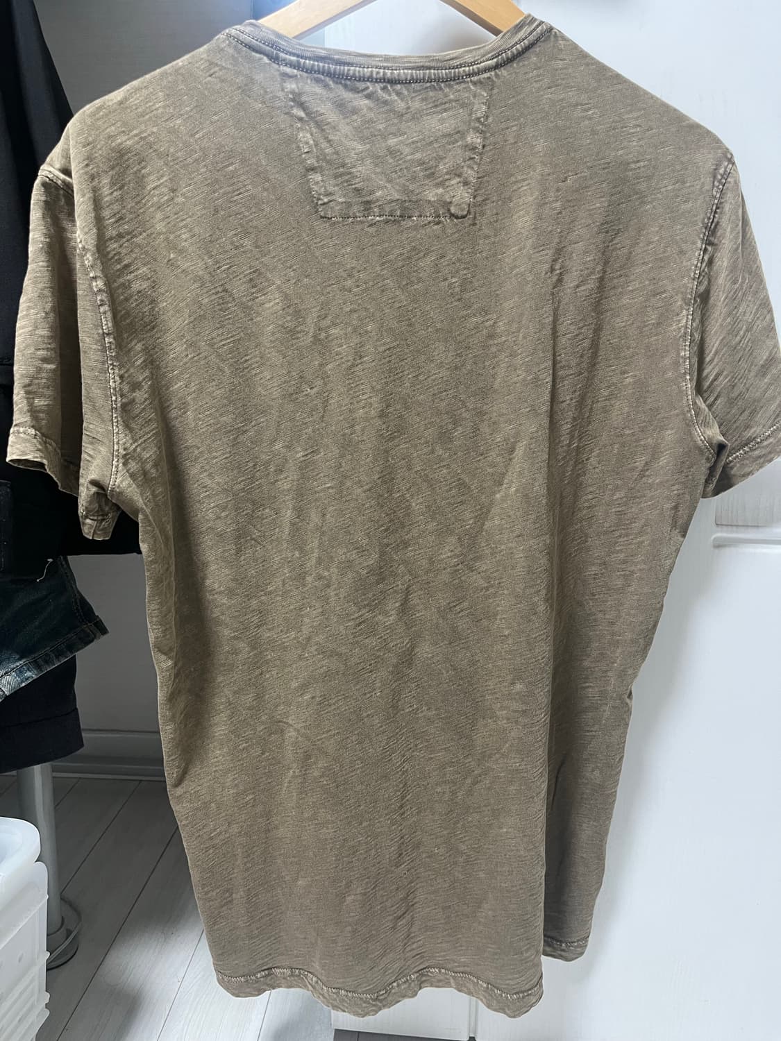 존 바바토스 티셔츠 상품이미지2