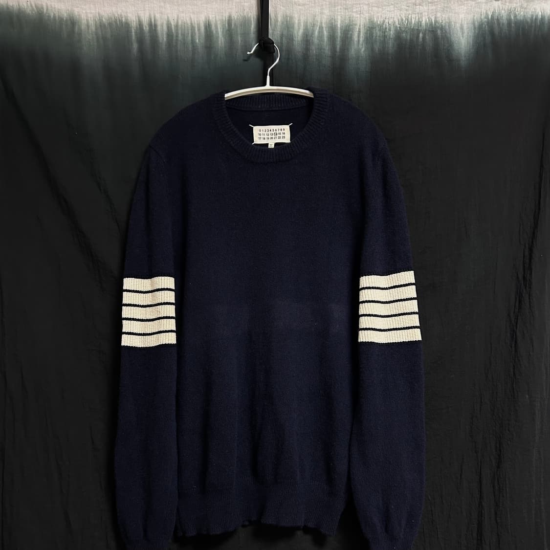 마르지엘라 네이비 스티치 니트 상품이미지1